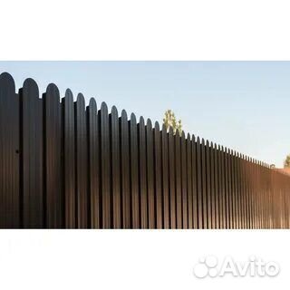 Забор из металлического штакетника