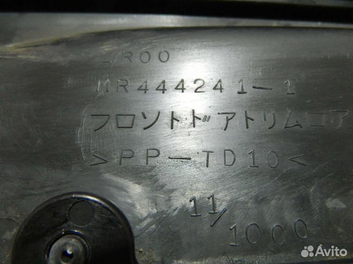 Обшивка двери передней левой для Mitsubishi Lancer