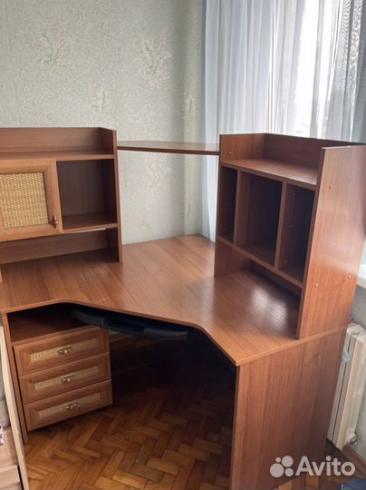 Компьютерный стол