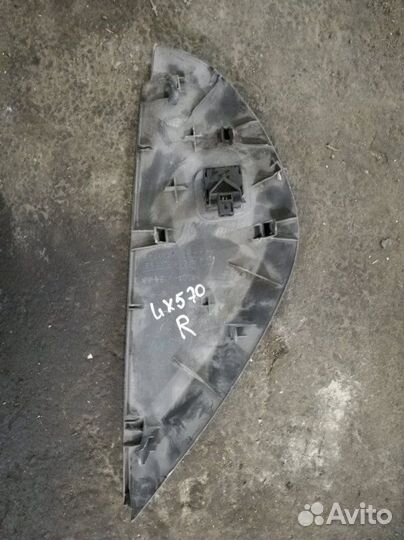 Накладка на торпедо передняя правая Lexus Lx570