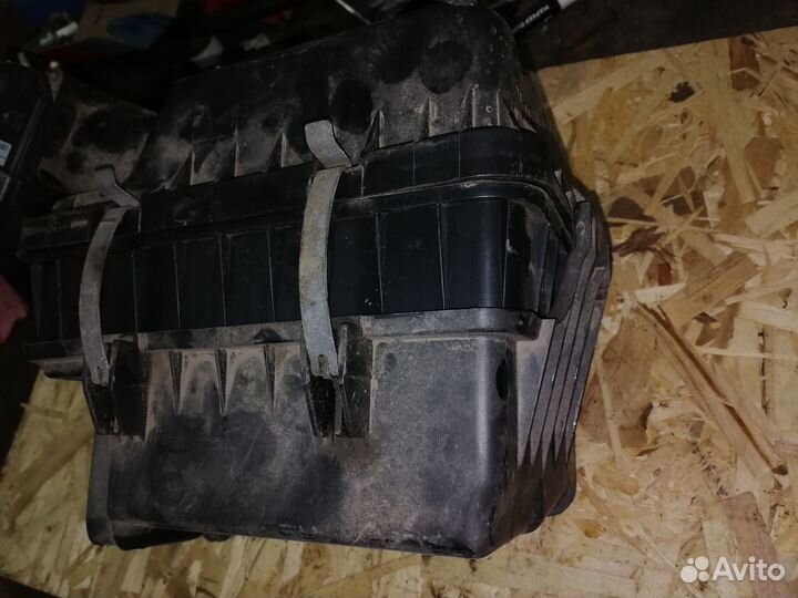 Корпус воздушного фильтра Митсубиси Лансер 10