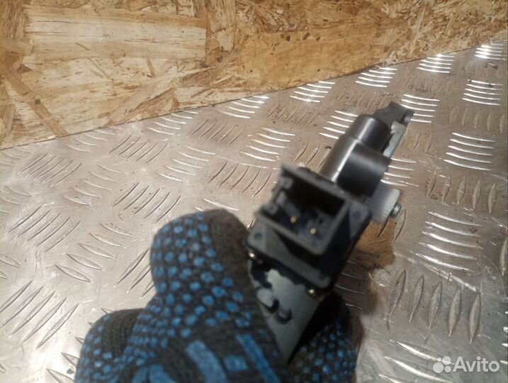 Мотор стеклоподъёмника задний правый Mazda 3 BM