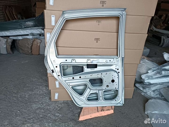 Дверь LADA granta задняя левая серебристый