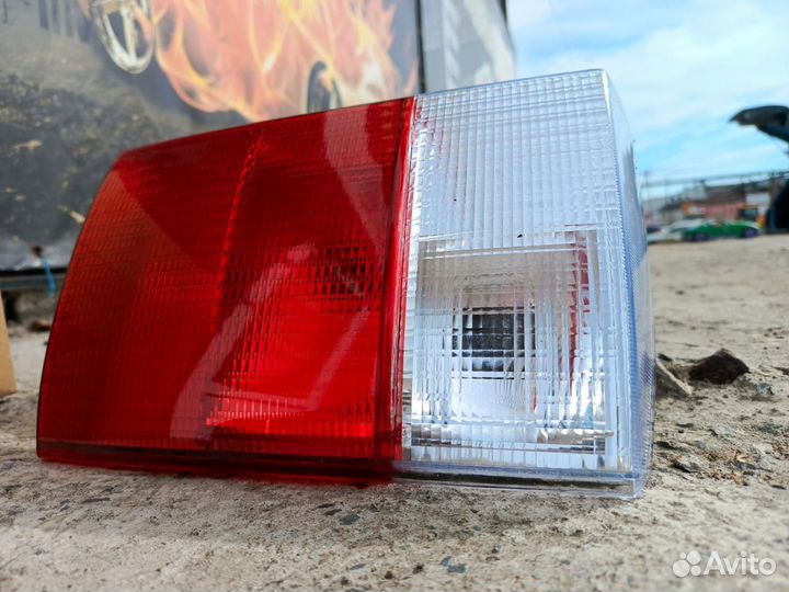 Фонари новые крышки багажника задние Audi 80 b4