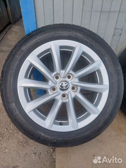 Toyota Camry v70 оригинал