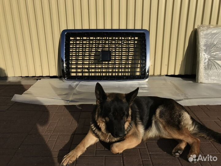 Решетка радиатора Volvo VNL 670-780 хром по краю