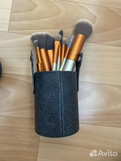 Кисти в тубусе