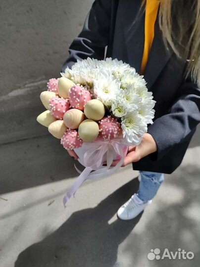 Съедобные букеты из клубники