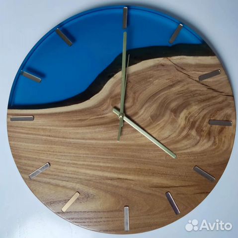 Часы из дерева и эпоксидной смолы