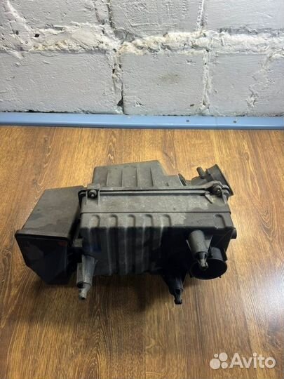 Корпус воздушного фильтра Ford Focus 1 седан 2