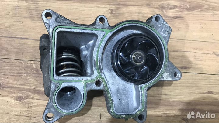 Водяная помпа BMW 3 E92 2007 11517807311