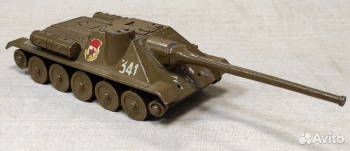 Игрушечный танк 