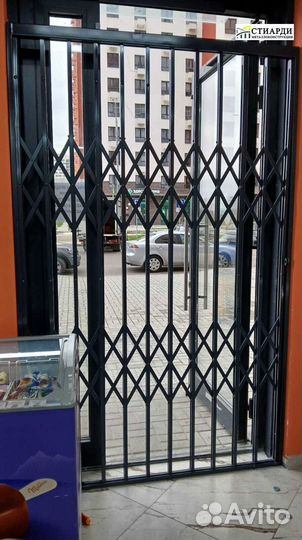 Решетка металлическая гармошка на двери