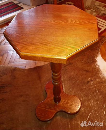 Телефон ретро с подставкой,нат.дерево