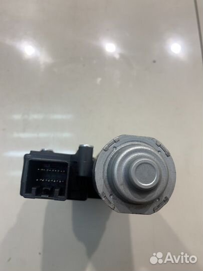 Моторчик люка (Kia Mohave)