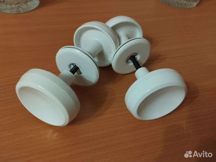 Дверные ручки и уплотнитель для двери, петли