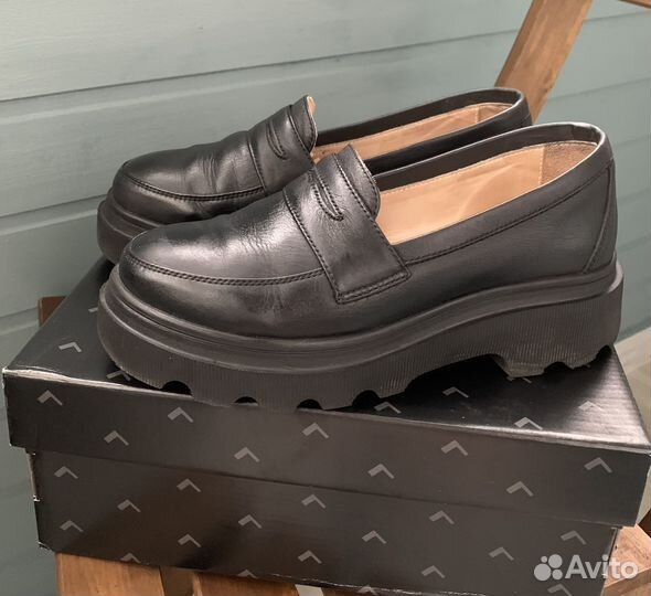 Лоферы женские 36