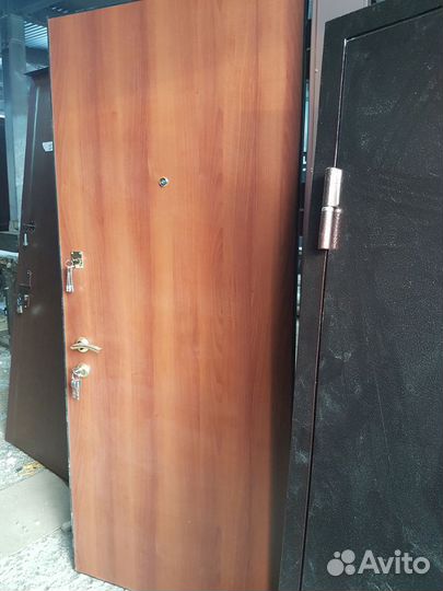 Дверь с отделкой ламинат и стали 2 мм