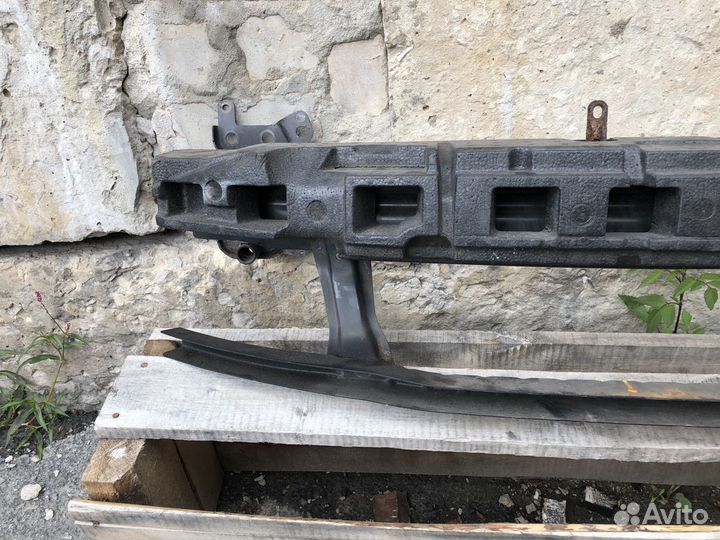 Усилитель переднего бампера Volkswagen Passat B6