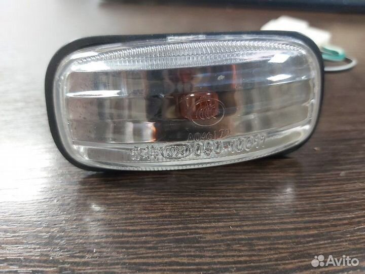 Поворотник Nissan Almera