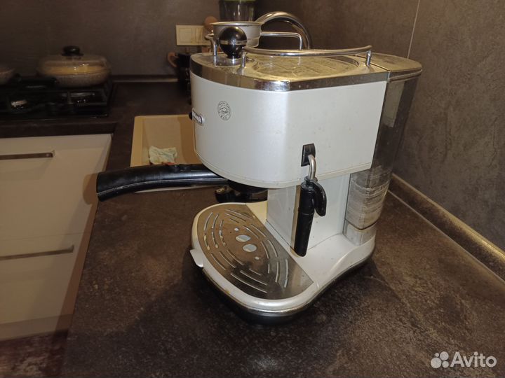 Кофеварка рожковая delonghi