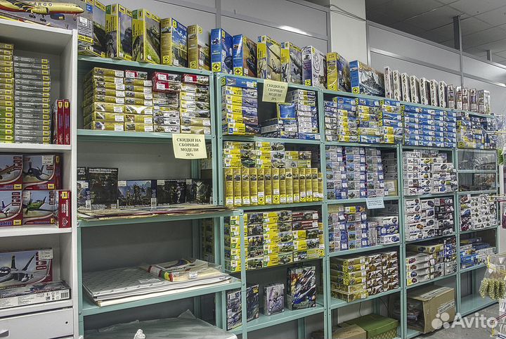 Сборная модель истребителя Яковлева тип 9Т (1:48)