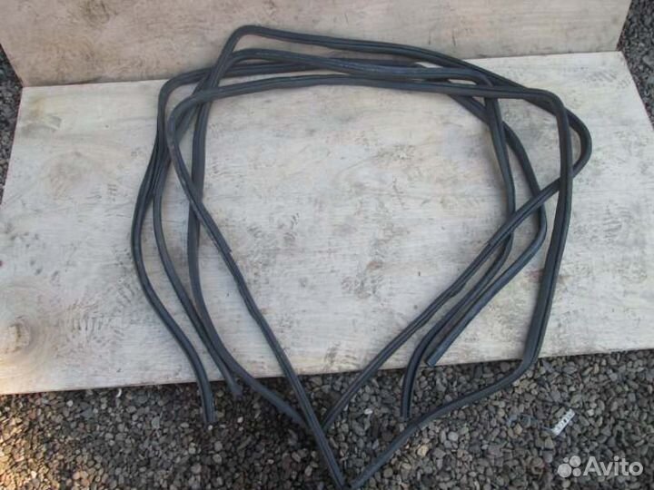 Уплотнитель дверного проёма Toyota Corolla Fielder