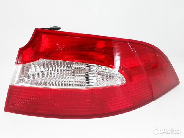 Фонарь правый задний в крыло Skoda Superb 2