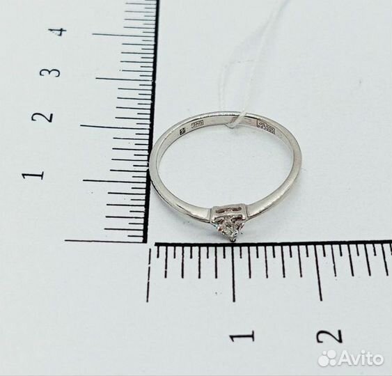 Золотое кольцо с бриллиантом 17,5р