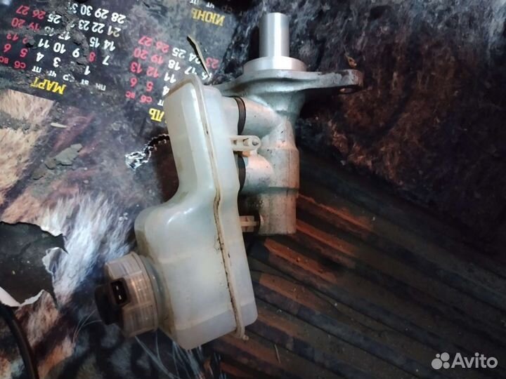 Бачок тормозного цилиндра на datsun