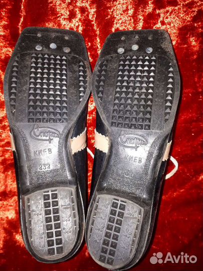 Лыжные ботинки СССР 2 пары с креплениями