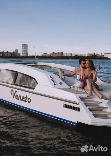 Прогулки на теплоходе, аренда катера, яхты