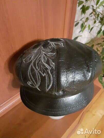 Кепка кожаная женская