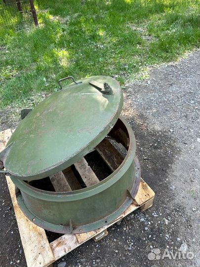 Люк металлический с затвором