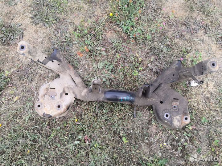 Подрамник Mitsubishi Colt 1997 1.3/мкпп 4G13