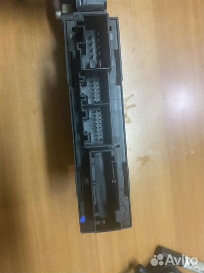 Моторчик стеклоподъемника задний правый Audi A8