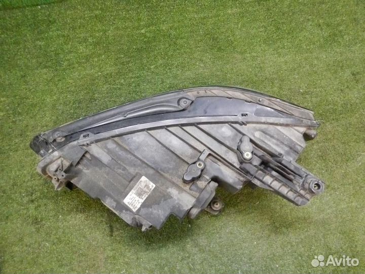 Фара правая Volkswagen Passat