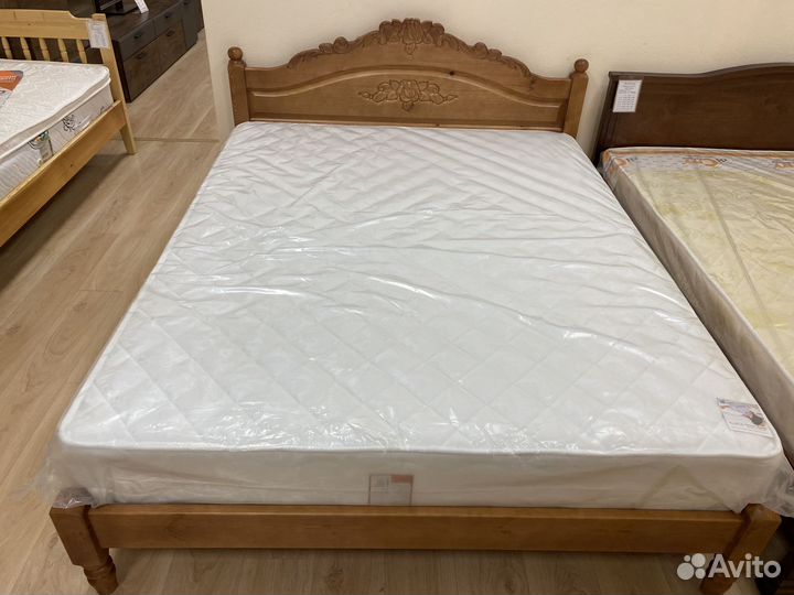 Кровать из массива