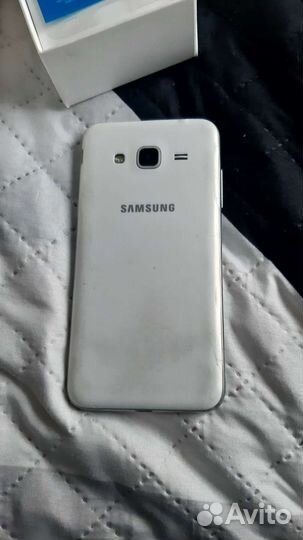 Телефон Samsung galaxy j3