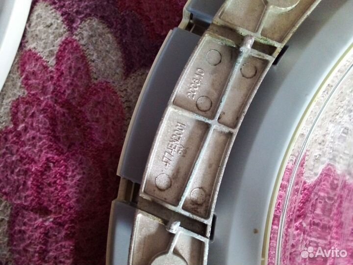 Люк стиральной машинки с петлей