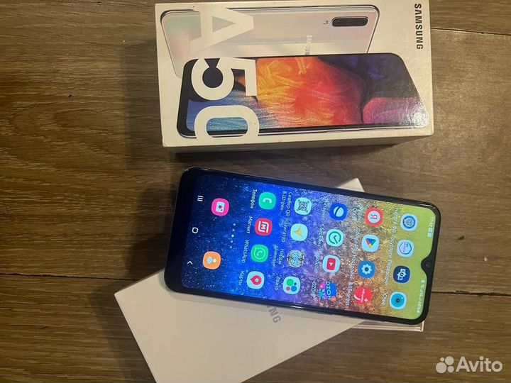 Зарядное и Samsung Galaxy A50