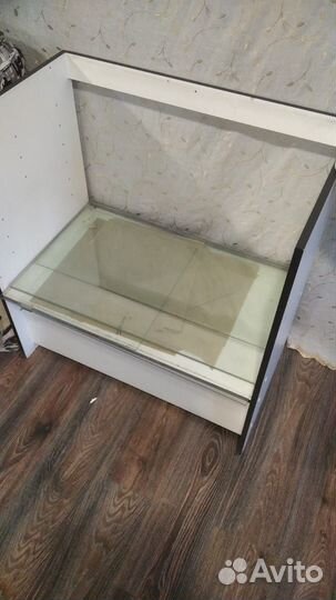 Витринный шкаф