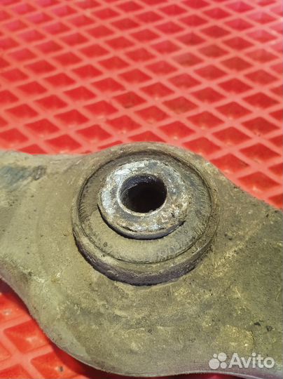 Рычаг передний левый Volkswagen Passat