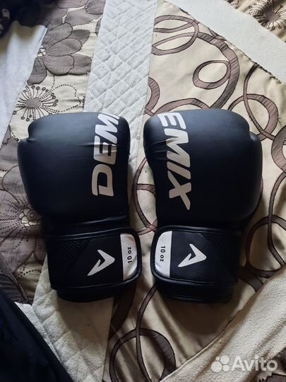 Боксерские перчатки Demix 10 oz