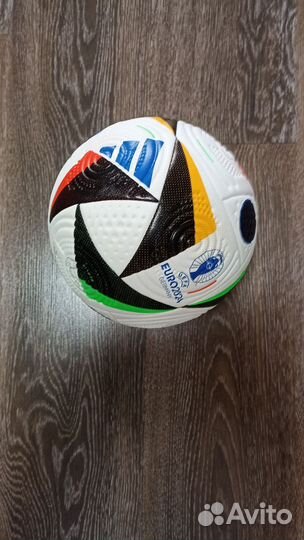Футбольный мяч adidas евро 2024