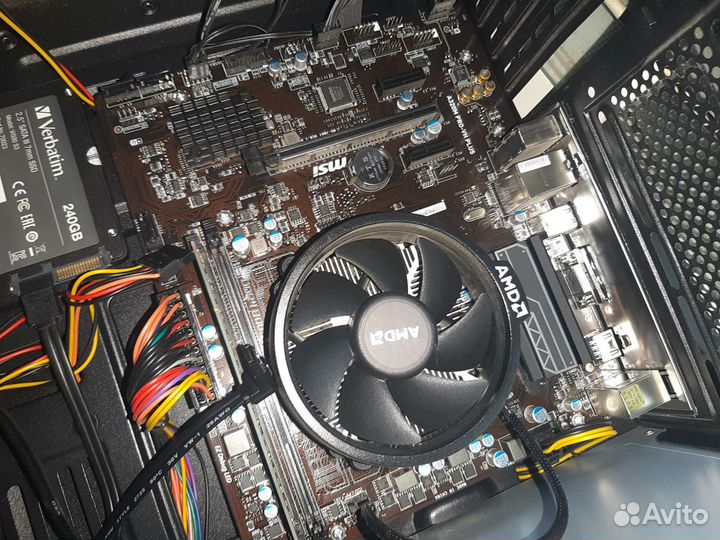 Материнская плата с процессором AMD Ryzen 5 2400G