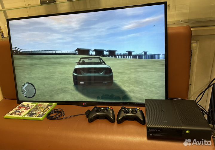 Xbox 360E 500gb 2 джоя