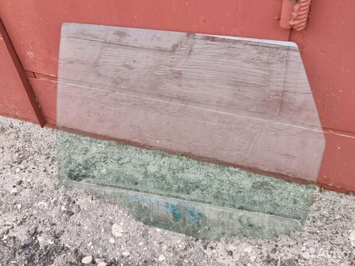 Стекло задней левой двери Форд Фокус 1 универсал