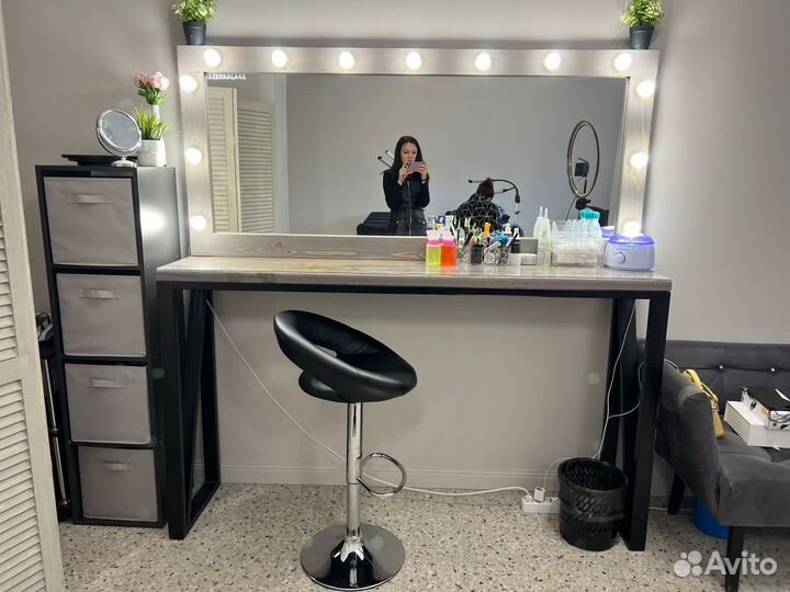 Гримерное зеркало со столом