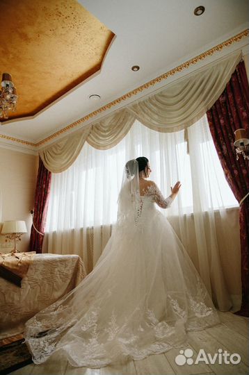 Свадебное платье со шлейфом